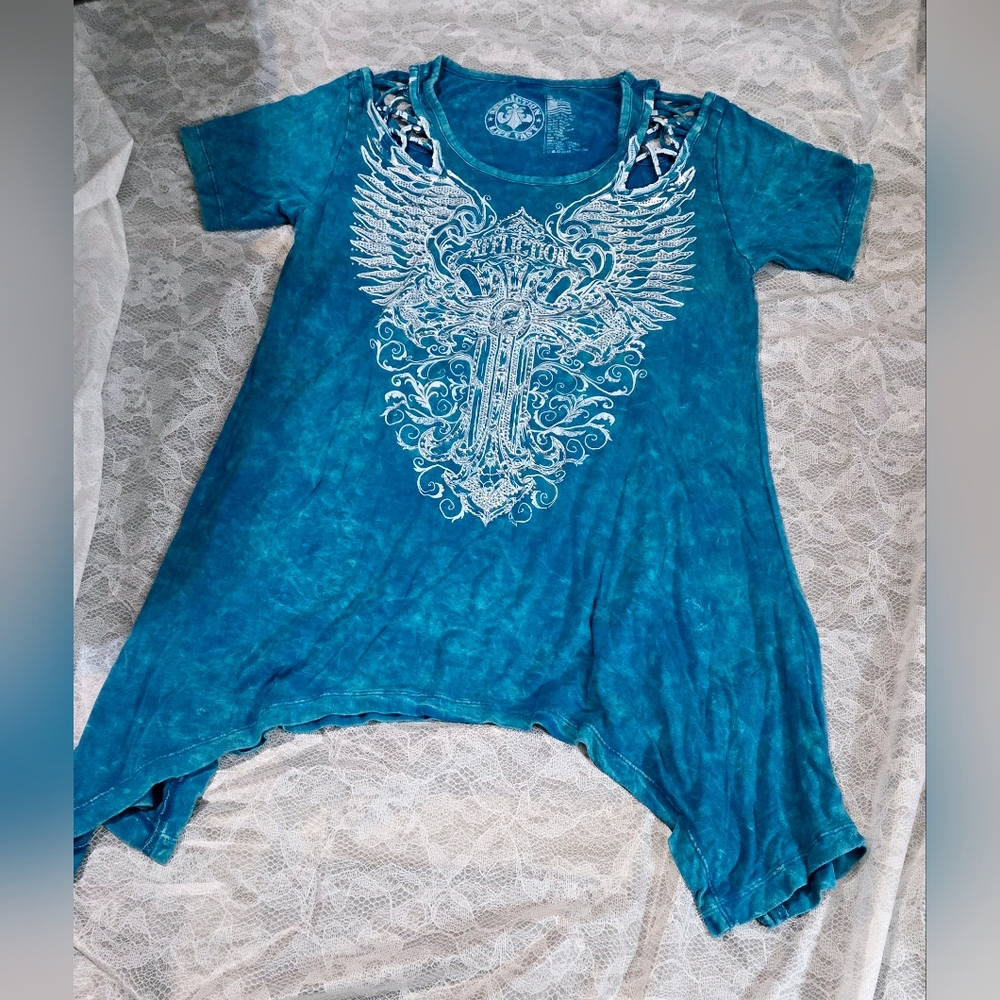 New Affliction short sleeve tee with cross tattoo & assym hem Size S